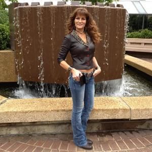 Meet your Posher, Leslie